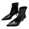 Botas Curtas Retro Estilo Britânico Bico Fino Novo Estilo Outono e Inverno 2025 Botas Curtas Botas Finas Botas de Salto Alto Stiletto
