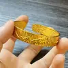Pulseira aberta estilo corte vintage de ouro de areia vietnamita com padrão "Montanha Dourada Iluminada pelo Sol", joia de fornecimento de design simples