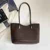 Bolsa tote com textura tecida transfronteiriça feminina cor sólida em relevo grande capacidade para o dia a dia bolsa de ombro único temperamento simples bolsa de axila moderna