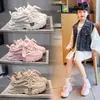 Tenis para Niñas 2025 Primavera Nuevo Estilo Cuero Impermeable Resistente al Desgaste Zapatos de Papá Niños Medianos y Grandes Exterior Suela Blanda Zapatos Casuales