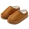 Pantuflas de algodón al por mayor para mujer, cálidas para uso en casa, nuevo modelo 2026, pantuflas de felpa antideslizantes para mujer para uso interior en invierno
