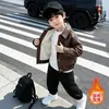 Chaqueta de cuero para niño con forro polar, nuevo estilo invierno 2025, chaqueta engrosada de otoño e invierno para niños pequeños y mayores, chaqueta de cuero a la moda