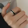 Anel com Esmalte Drip Preto para Mulheres, Joia de Anel Aberto Ajustável com Design de Nicho Fashion e Único Estilo Ins