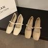 Sapatos de noite suaves de estilo francês Boca rasa Dedo do pé quadrado Sapatos de leite de salto grosso com saia Estilo de fada All-match Soft Bottom Sapatos de camada única para mulheres