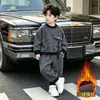 Conjunto de Lã com Pelúcia de Inverno para Meninos Estilo Coreano Conjunto Esportivo Espesso de Duas Peças para Bebês e Crianças Pequenas Streetwear Descolado Comércio Exterior