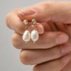 Pendientes Estilo Ins Elegantes Naturales Combinables Distintivos Exquisitos Pendientes de Diamantes con Perlas Naturales de Agua Dulce de 18k para Mujer