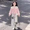 Nuevo Conjunto de Dos Piezas para Niños Mayores: Sudadera con Estampado de Muñeca Chic y Hermosa para Primavera y Otoño y Pantalones Casuales Retro para Niñas
