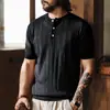 Nova Camisa de Malha Masculina com Gola Henley de Manga Curta em Seda de Gelo Lyocell Estilo Old Money, Top Versátil da Moda Outono para Homens