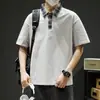 Camiseta Falsa de Duas Peças com Manga Curta para Homem, Novo Estilo Verão 2026, Solta, Xadrez, Gola de Lapela, Manga Meia-Manga, Estilo College, Top Casual Tendência