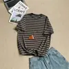 Camiseta de manga corta a rayas suave, holgada y adelgazante para otoño, estilo retro americano coreano, top casual versátil de alta gama para mujer