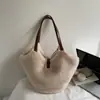 Bolso de mano de felpa para otoño e invierno, bolso de hombro nuevo, moderno y a la moda para mujer 2026, bolso de mano de gran capacidad