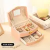 Caja de Almacenamiento de Joyería Exquisita de Alta Gama Caja de Almacenamiento de Joyería con Herrajes para Anillos y Collares de Lujo Ligero Caja de Joyería Portátil con Espejo