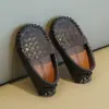Zapatos casuales infantiles estilo coreano 2026 primavera y otoño nuevos mocasines sin cordones para niños pequeños y niños, zapatos tipo gorro cosidos de moda