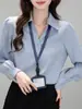Camisa Branca de Manga Longa com Botão Dourado e Decote em V para Mulheres, Camisa Profissional para Entrevista, Camisa de Nicho para o Trabalho, Outono de 2026