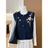 Chaleco de punto bordado floral artístico estilo francés con cuello redondo para mujer, adecuado para usar en capas en otoño e invierno, top suéter dulce y elegante