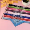 Bufanda triangular para mascotas al por mayor de fábrica, collar para mascotas, joyería para mascotas, pañuelo babero para perro, bufanda de PU, collar para gato