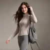 Conjunto de Yoga de Bloques de Color de Alta Gama con Cárdigan de Cremallera de Cuello Alto y Conjunto de Pantalones de Yoga Ajustados de Cintura Alta con Sensación de Piel Nude