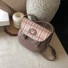 Bolsos de Nicho Super Populares Transfronterizos de Color Contrastante para Mujer 2025 Nuevo Otoño Retro Versátil Bolso Bandolera Exquisito Bolso Silla de Montar