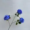Arreglo fotográfico para decoración de bodas: Rosa de jardín de tres cabezas, rosa de montaña nevada, flor de simulación de boda