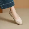 Zapatos de mujer de cuero suave estilo francés, modelo nuevo de otoño 2026, boca poco profunda, suela blanda, cómodos zapatos casuales sin cordones para mujer