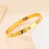 Pulsera de Acero de Titanio de Nuevo Estilo Más Vendida Transfronteriza para Mujer, Pulsera Exquisita de Acero Inoxidable Europea y Americana Chapada en Oro de 18 Quilates de Alta Gama
