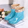 Sapatos e botas femininos estilosos e espessos com forro de fleece, sapatos de borracha para cozinha para adultos, galochas curtas impermeáveis e antiderrapantes