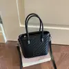 Bolso pequeño de alta gama con patrón tejido de nicho para mujer, nuevo bolso cruzado versátil de moda 2026, bolso tipo cubo de mano estilo ins
