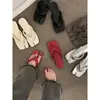 Primer Encuentro con el Elegante Diseño de la Temporada: Sandalias Chanclas Rojas para Mujer, Moda Verano 2026 Zapatos de Playa, Suela Plana