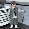 Conjunto de 3 Peças de Colete para Meninos Primavera e Outono 2026 Novo Estilo de Outono Moda Coreana Conjunto de Roupa de Trabalho com Camisa de Gravata para Crianças