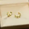 Brincos de Argola em Forma de C Europeus e Americanos Usados com Zircônia Azul Brilhante Microincrustada com Flores Pétalas de Camada Dupla Pedra Principal Azul Lago Brincos Transfronteiriços