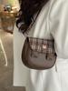 Bolso de sillín vintage para mujer 2026 Nuevo trend de otoño Bolso cruzado tipo gorro Bolso de teléfono a cuadros