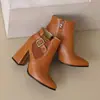 Botas de Couro de Cano Baixo Bico Fino Tiras Cruzadas para Outono e Inverno Sola de Borracha Antiderrapante Salto Quadrado Tamanho Grande Salto Ultra Alto Botas Martin com Zíper Lateral Versátil