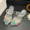Novas Chinelos de Cristal Florais da Moda de Verão Tendência Sapatos de Gelatina de Cristal com Bico Fechado Solas Macias e Saltos Quadrados