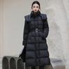 Casaco Longo de Inverno Feminino Estilo Coreano de Alta Qualidade, Nova Moda Inverno 2026, Acolchoado com Ajuste na Cintura, com Capuz, Penugem de Pato Branca, Comprimento Abaixo do Joelho