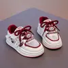 Sapatos de Lona Respiráveis com Malha para Meninas Mais Vendidos 2026 Novo Primavera Verão Desenho Animado Moda Versátil Solado Macio Antiderrapante Sapatos Esportivos
