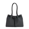 A bolsa tote retrô popular deste ano para mulheres é um novo modelo de 2026 com grande capacidade, adequada para o trajeto diário, e pode ser usada como uma bolsa de ombro moderna.