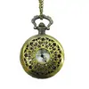 Venta al por mayor del fabricante Tapa abatible hueca retro Reloj de bolsillo Creativo Reloj para hombre y mujer Estudiante Reloj de cuarzo Reloj para colgar para ancianos Esfera grande