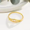 Anillo de acero de titanio con personalidad de moda japonesa y coreana, con forma de gota de agua pequeña, ligero y de lujo, para mujeres, fabricantes al por mayor, combina con todo.