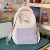 Mochila artística color-block azul gelo e off-white, estilo coreano, para meninas, oferecendo uma sensação relaxante e calmante, adequada para a escola e viagens