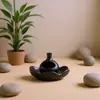 Quemador de Incienso de Cerámica Negra con Base de Loto Estilo Chino, Portainciensos de Madera Sagrada, Purificación del Aire, Meditación Yoga, Adorno de Decoración para el Hogar