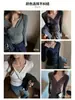 Camiseta de manga larga para mujer, cuello en V con media botonadura, corte ajustado, elástica, color liso, estilo coreano simple, adelgazante, adecuada para el trabajo o como capa interior