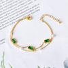 Pulsera de circón verde cuadrado de moda versátil pulsera de doble capa de perlas de hierba de libro rojo pequeño color titanio preservación del color regalo para niña