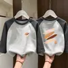 Camiseta Interior Básica de Cuello Redondo DeRong para Bebé Niños 2026 Otoño/Invierno Nuevo Estilo Camiseta de Manga Larga con Parches
