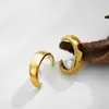 Pendientes de diseño irregular con forma de C, personalidad de moda transfronteriza de Europa y Estados Unidos, acero inoxidable, chapado en oro real, portaflores vacío, pendientes de perla