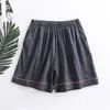 Una generación de nuevos shorts de verano para mujer de algodón de porcelana de hielo con costuras de color contrastante, sueltos, cómodos, cintura elástica, ropa de casa