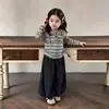 Conjunto de Outono 2026 para Meninas Nova Moda Listrado com Capuz Manga Longa Casual Versátil Calça de Pernas Largas Conjunto de Duas Peças