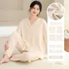 Pijamas de caxemira para atacado transfronteiriço para mulheres, novo cardigã de manga longa outono e inverno 2026, roupa de casa casual elegante em fleece térmico