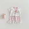 Conjunto de Pijama Infantil Estampado com Desenhos 2026 Novo Verão Camiseta Estampada para Bebê com Calça de Bolinhas com Renda Conjunto de Duas Peças Tendência