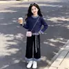 Pantalones de Pierna Ancha con Estampado de Retazos Estilo Casual Primavera y Otoño para Niñas Mayores, Conjunto de Dos Piezas Versión Coreana con Cárdigan de Color Contrastante, Moderno