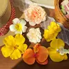 Pinza para el pelo de Flor de Plumeria Estilo Dulce Festivo para Mujer, Elegante Pinza para Flequillo Lateral para Fotos y Check-Ins, Accesorio para el Cabello de Playa